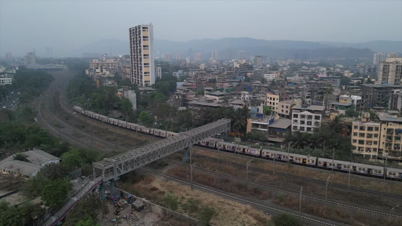 철도를 통과하는 기차 trak drone timelpass