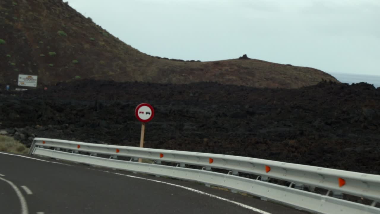 lanzarote 섬의 아스팔트 도로