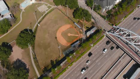 Aerial-of-cars-on-59-South-freeway-in-Houston,-Texas-on-a-bright-sunny-day