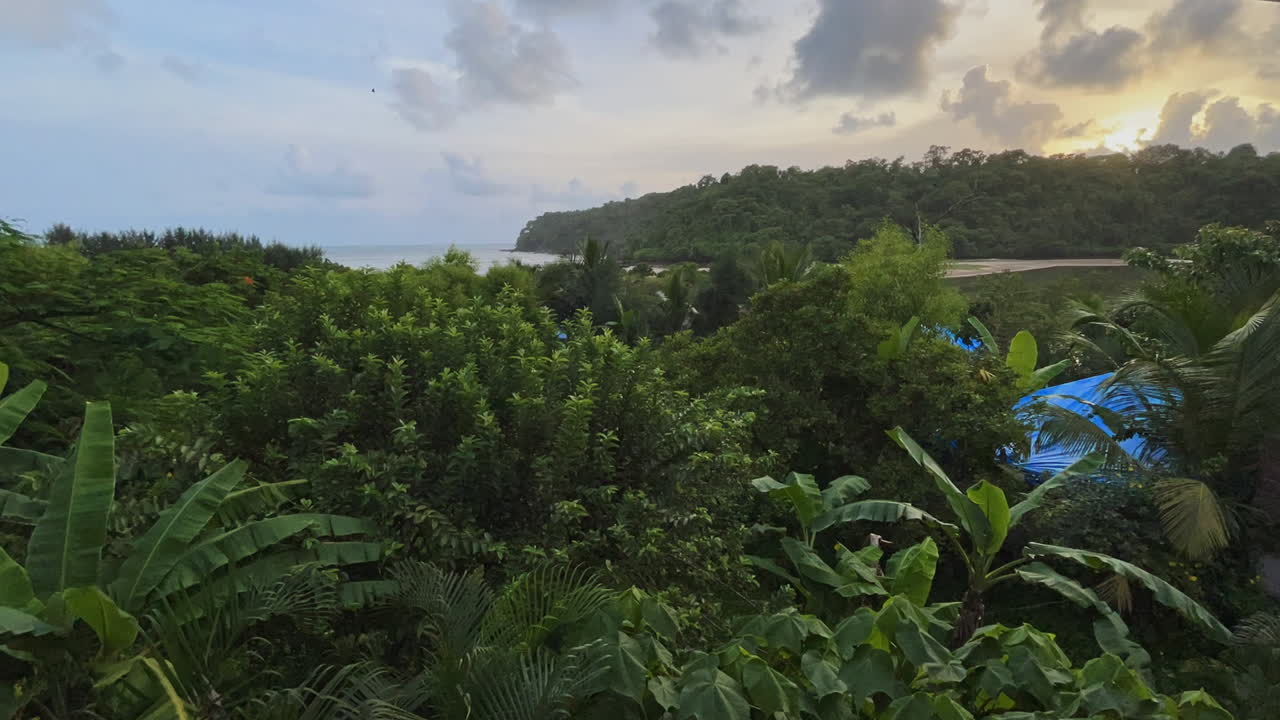 временный снимок живописного захода солнца на пляже агонда гоа индия 4k