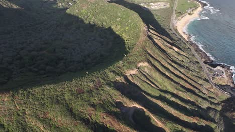 60-Fps-Koko-Head-Krater-Rückseite-Schwenk-Nach-Oben-Zeitlupe-Drohne-Antenne-Hawaii-Kai-Oahu