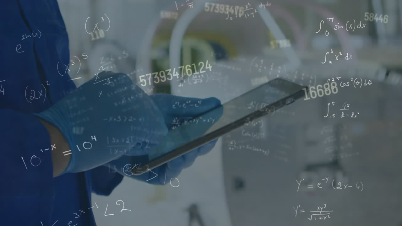 태블릿을 사용하여 엔지니어에 대한 숫자 변화와 수학적 방정식의 애니메이션