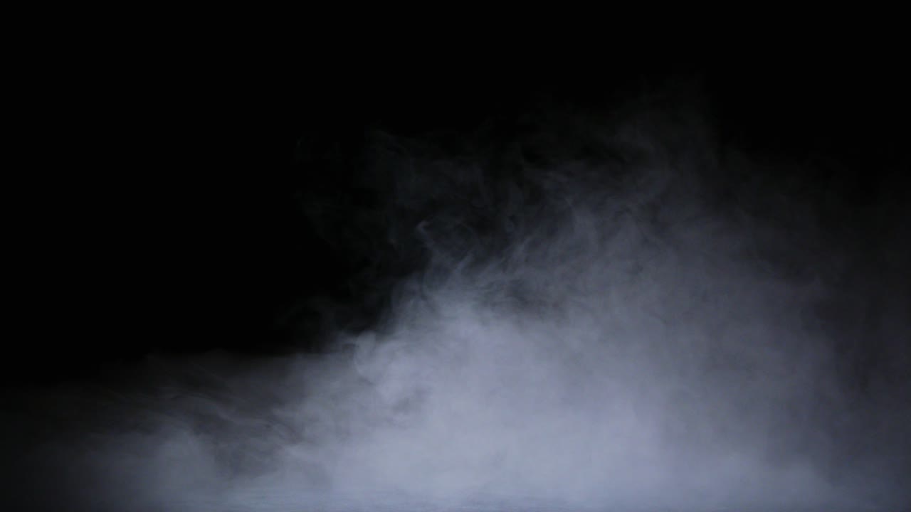 Realistico ghiaccio secco, nuvole di fumo e nebbia