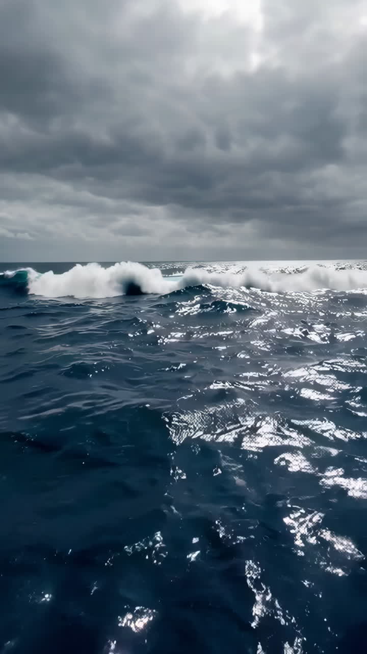 las olas tormentosas del océano