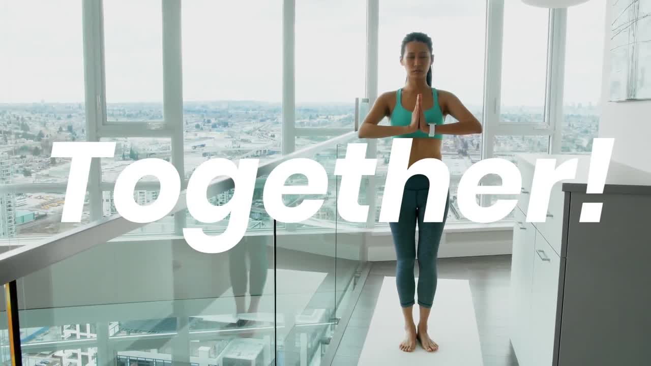 코로나바이러스 코로나19 대유행 기간 동안 집에서 스포츠를 하는 아시아 여성