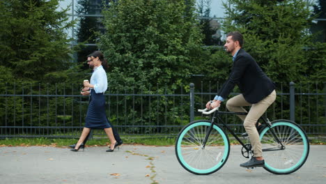 business people commuting in city