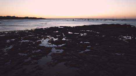 Couple-enjoying-the-colorful-sunset-at-Tamarindo-Beach