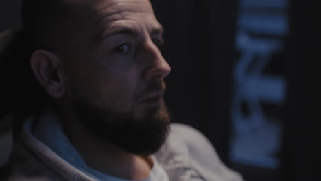 homem em vista de perfil