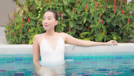 Sexy-Confident-Exotic-Woman-With-Wet-Hair-in-Swimming-Pool-Looking-Around,-Full-Frame-Slow-Motion