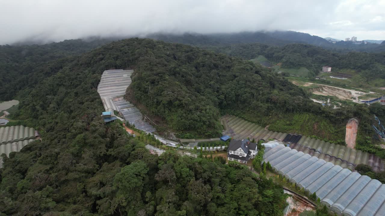 vista general del paisaje del distrito de brinchang dentro del área de cameron highlands de malasia