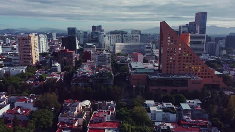 Dolly-Panorámica-Del-Barrio-De-Polanco-En-Una-Hermosa-Mañana-En-La-Ciudad-De-México