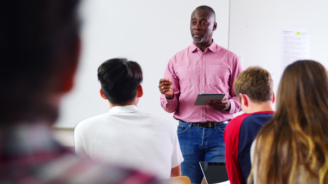 Male College Tutor With Digital Tablet Teaching Class