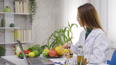 The-dietitian-talks-about-healthy-life-and-diet-in-the-video-call.