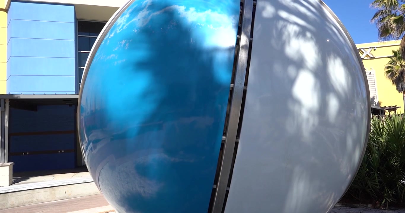 Strandbollsstaty vid Pier Park i Panama City Beach, Florida