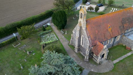 Drone-Rataing-Alrededor-De-La-Iglesia-De-St.