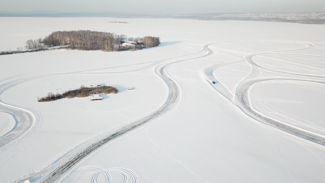 얼어붙은 호수 드라이빙 트랙