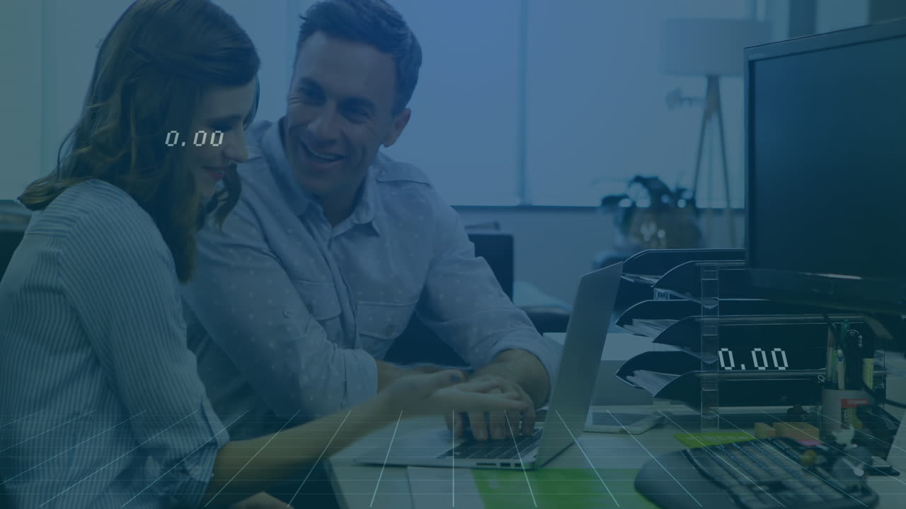 animación del procesamiento de datos financieros sobre diversas personas de negocios en la oficina