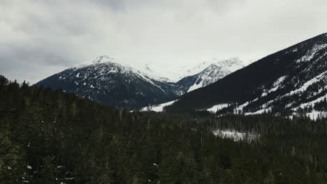 Slow-establishing-drone-shot-of-Duffey-Lake-area-in-British-Columbia,-Canada