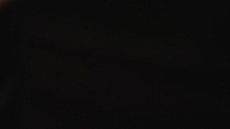 Mago esegue giochi di prestigio in 4K