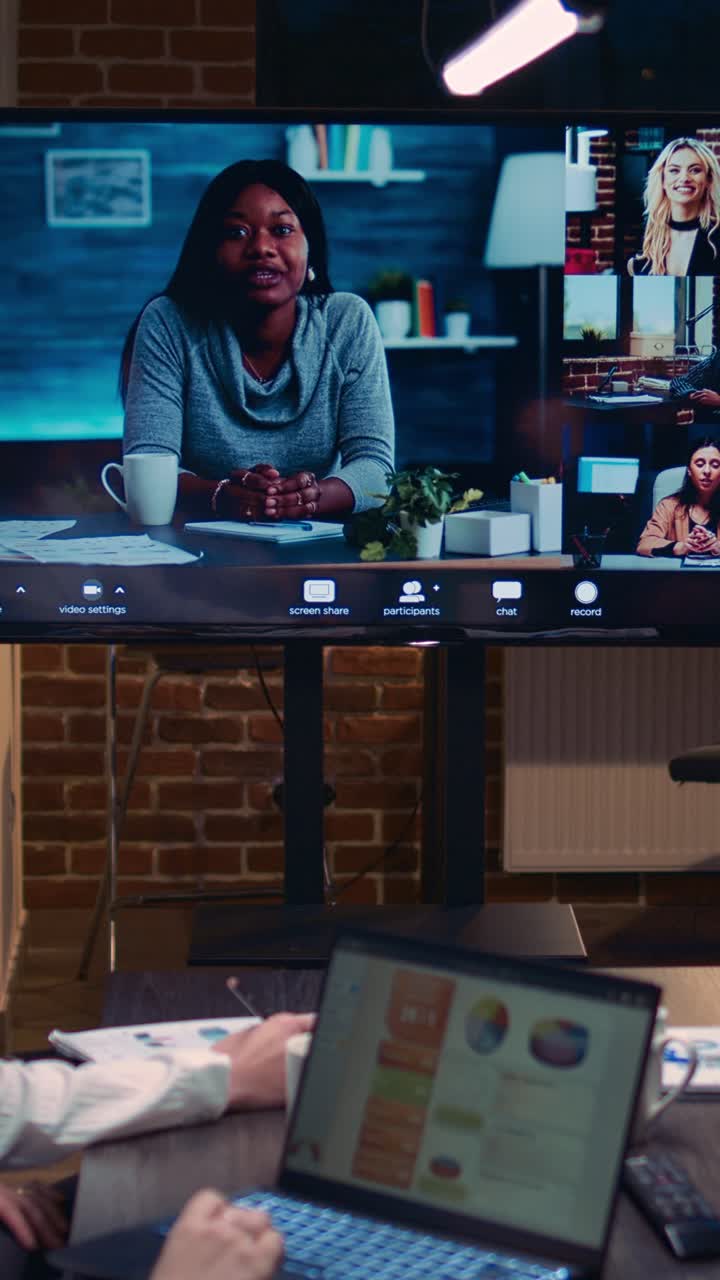 Vertical video: Business team remote meeting, coworkers videocall