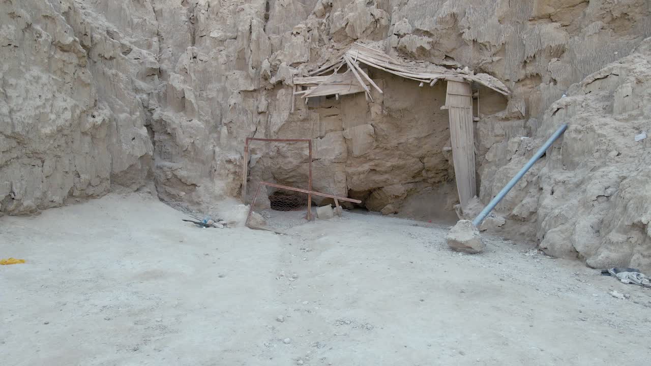 Luogo abbandonato nel deserto.