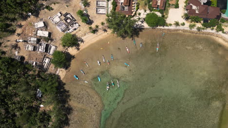 Drohnen-Orbitaufnahme-Des-Mae-Haad-Beach-Im-Bezirk-Ko-Phangan,-Surat-Thani,-Thailand