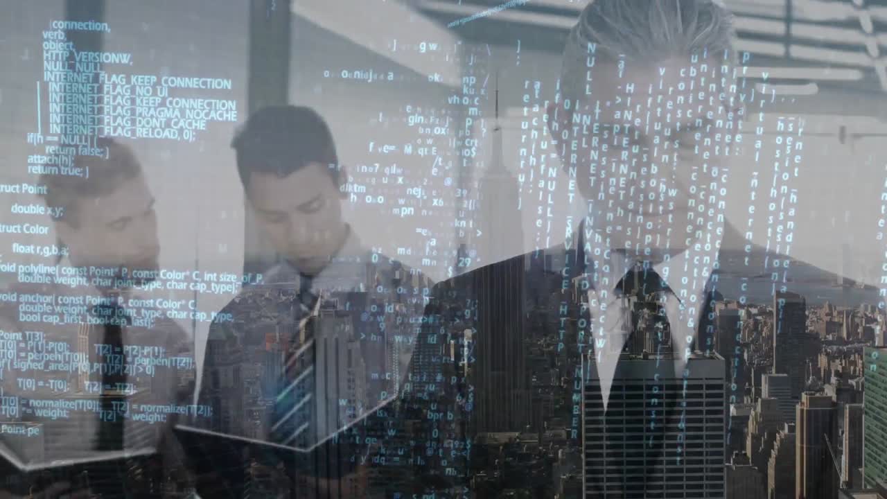 hombre de negocios sonriendo en la oficina