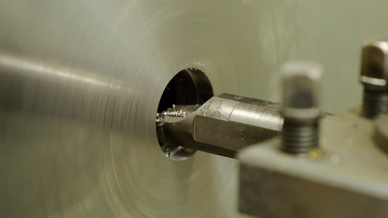 Metal lathe, milling hole inside metal element