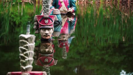 Drunen-park-of-old-Napoleon-era-soldier-statues,-static-view