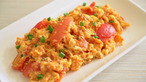 stir-fried tomatoes with egg or scrambled eggs with tomatoes - healthy food style-1