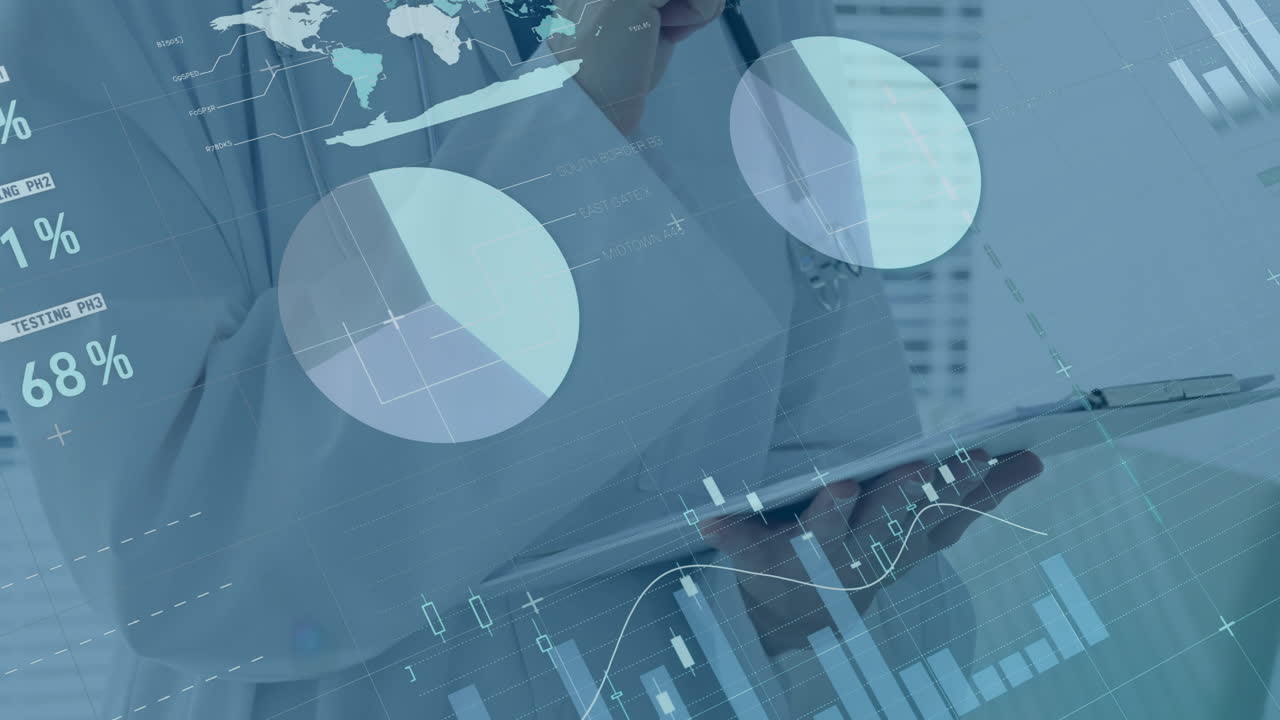 animación de procesamiento de datos y diagramas sobre el médico caucásico masculino escribiendo en el clipboard