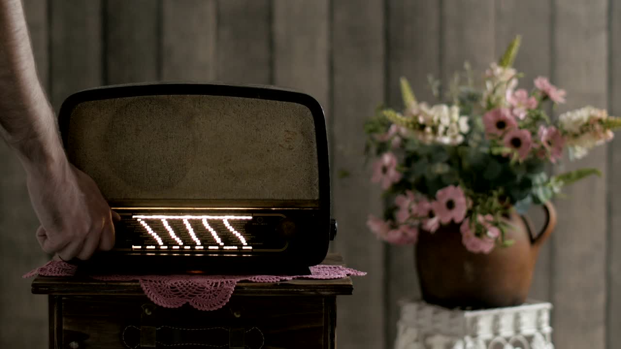 드 튜닝 레트로 fm 라디오