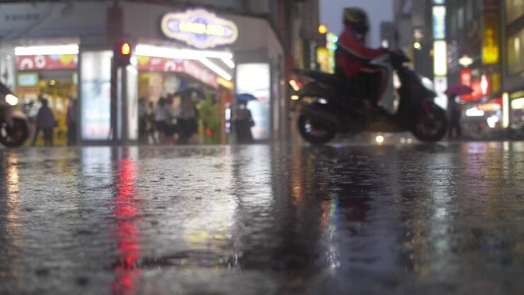 Raindrops Falling on Taipei Streets 07
