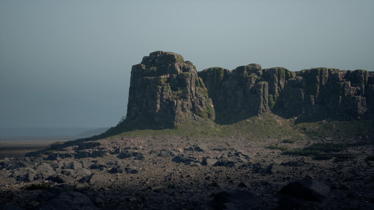 평온 한 바다 를 내려다보는 바위 절벽 의 전망