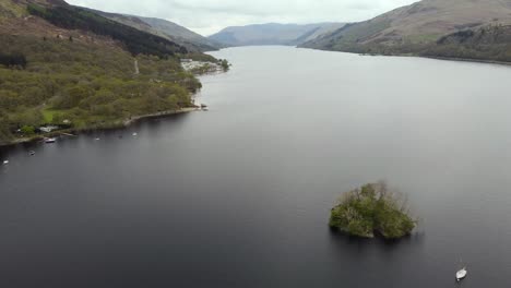 Aerial-view-of-Loch-Earn-in-Perth-and-Kinross,-Scotland