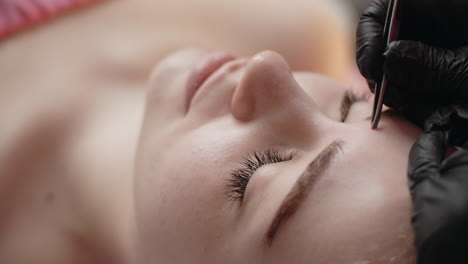 eyebrow threading procedure