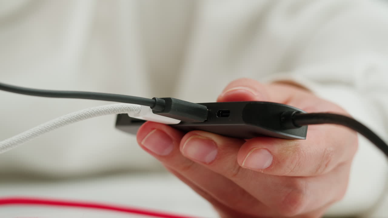 Connecting USB and HDMI Cables to a Device