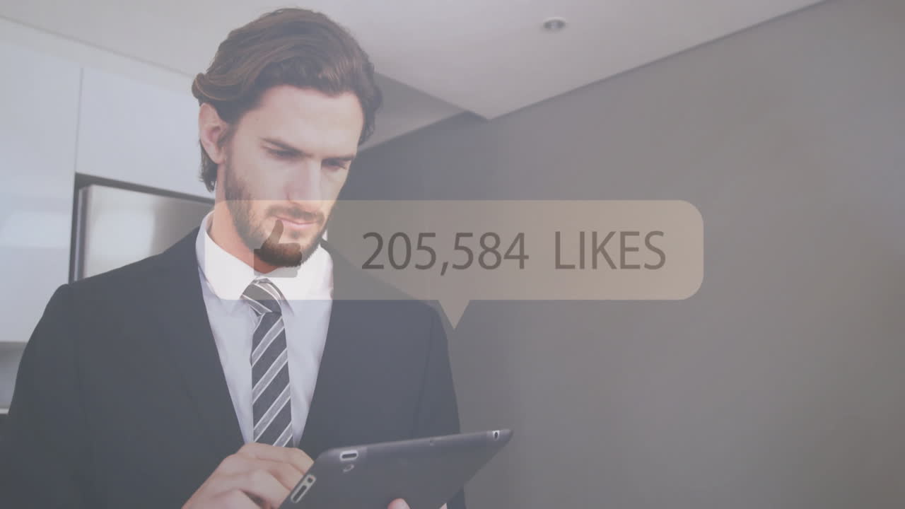 태블릿을 사용하는 백인 사업가에 대한 '라이크'의 증가