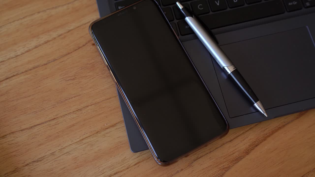 Alert notification "water supply interrupted" on smartphone. Concept of city pipelines problems