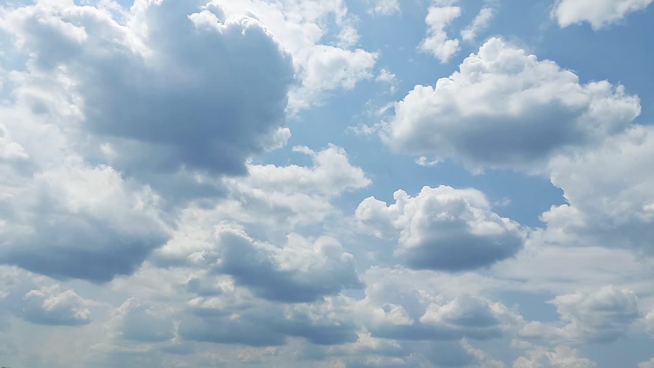 Billowing clouds flowing through the sky, 4k time-lapse footage