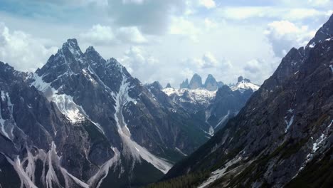 vista aérea de las montañas dolomitas, los alpes, italia