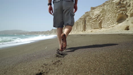 Siguiendo-Los-Pasos-De-Un-Hombre-Que-Caminaba