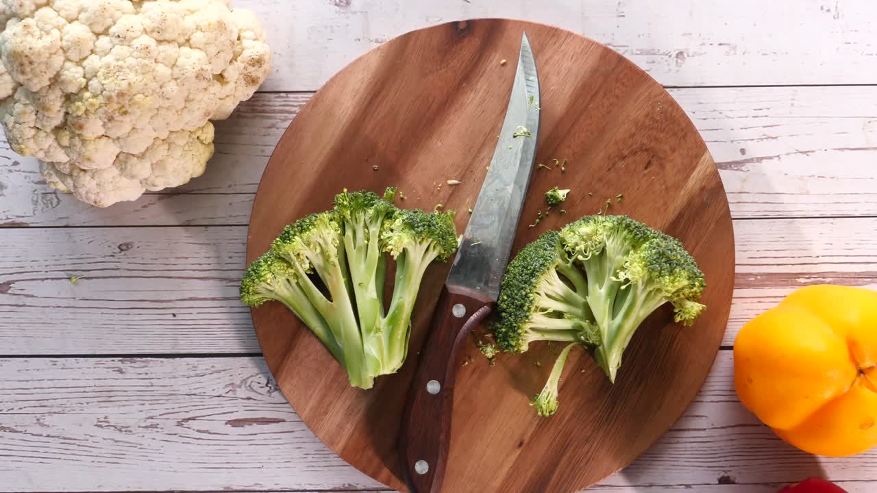 Preparing Broccoli and Cauliflower