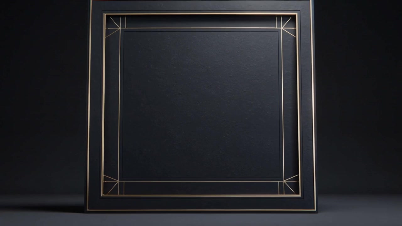 Pannelli neri con bordo dorato che iniziano a dispiegarsi in una cornice quadrata rivelando un incavo interno nello studio