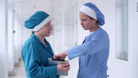 Industry-woman-conversation-with-tablet.-Food-industry-worker-using-ipad