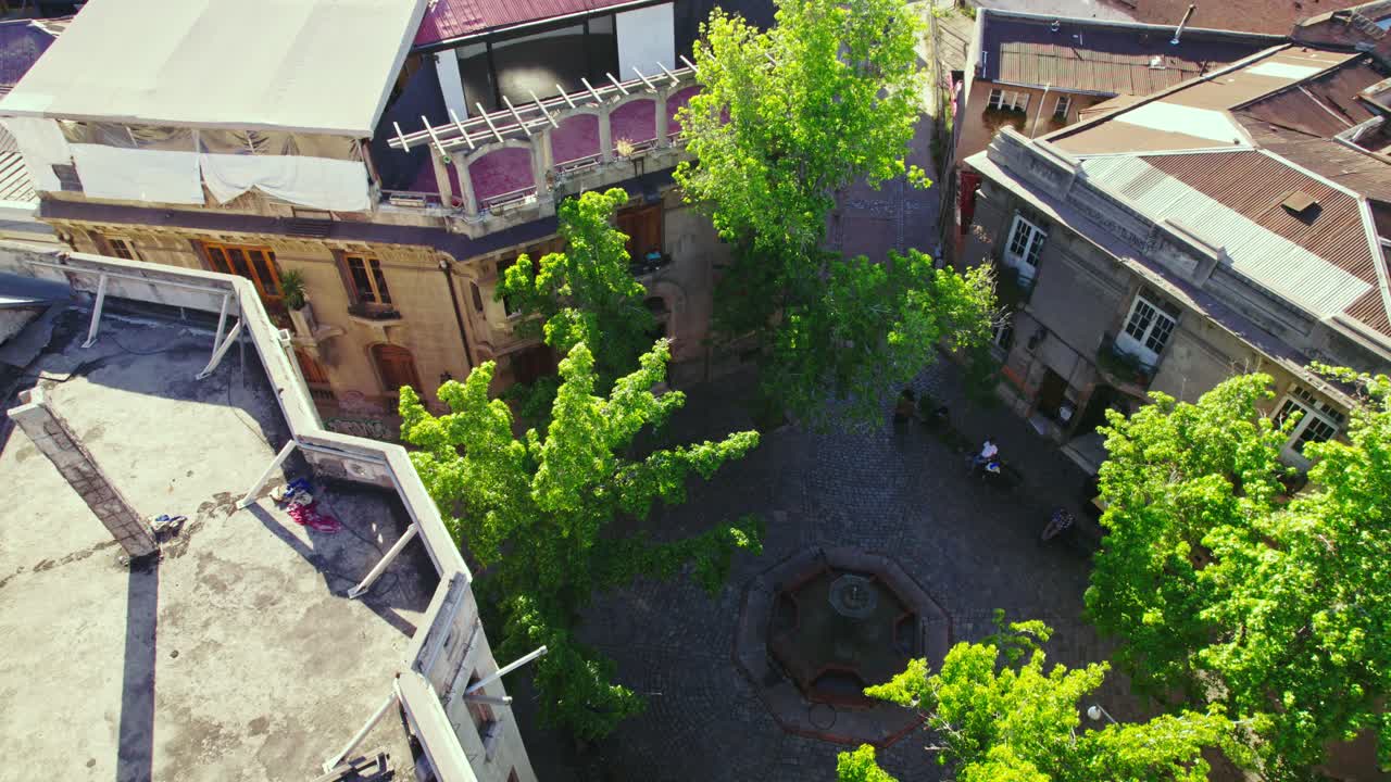 칠레 산티아고 의 콘차 이 토로 동네 에 있는 언론 자유 광장 에 있는 돌리