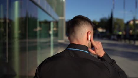 Business-man-talking-on-the-phone