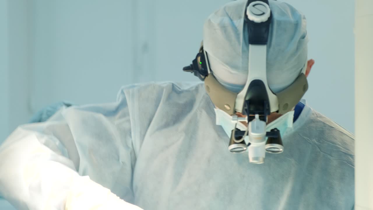 surgeon performs laparoscopic surgery