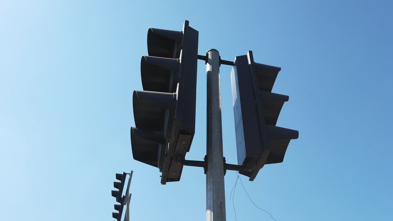 traffic light on a hot sunny day