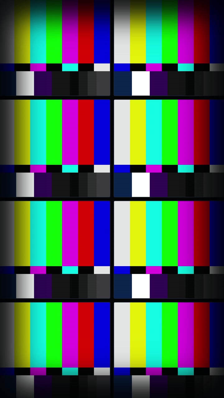Effetto Glitch Digitale con Griglia di Mire Televisive